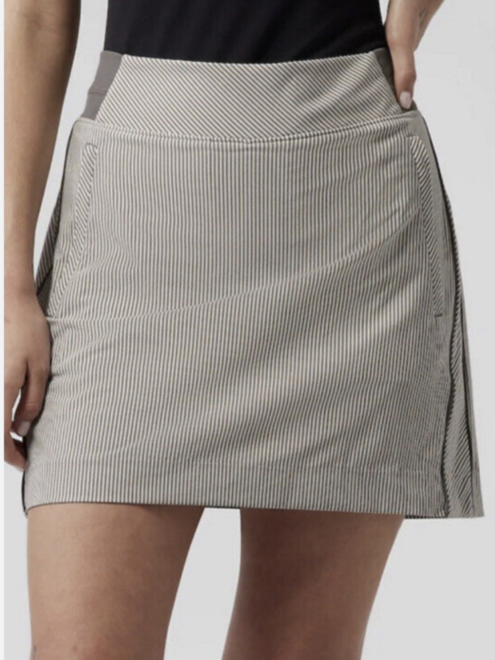NWOT Athleta Brooklyn Grey White Pinstriped 4 Pocket Athletic Skort 14